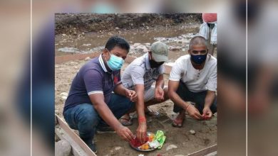 Photo of नमुना विद्यालयको आठकोठे भवनको शिलान्यास गर्दै, अध्यक्ष:श्रेष्ठ