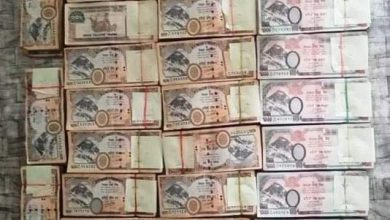 Photo of बारा प्रहरीद्वारा स्रोत नखुलेको १६ लाख रकम बरामद ।