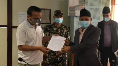 Photo of विद्यार्थी संगठनहरुले सात दिने अल्टिमेटम सहित माग सम्बोधनका लागि शिक्षामन्त्रीलाई मागपत्र बुझाए ।