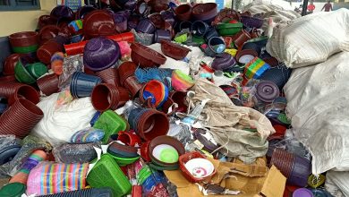 Photo of अबैध रुपमा भण्डारण गरेको २२९० के.जी. प्लाष्टिकका सामान सहित ३ जना पक्राउ ।