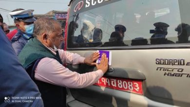 Photo of दुर्घटना न्यूनीकरणका लागि राती टल्कने स्टिकर टास्ने अभियानको आज चौथो दिन मंगलबार परवानिपुर चौकमा सम्पन्न ।