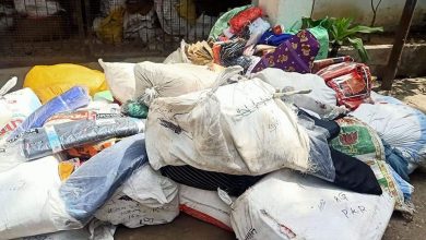 Photo of १० लाख बराबरको भंसार छली ल्याउदै गरेको लत्ताकपडा र खाधान्न लगायतका मालवस्तुहरु बरामद ।