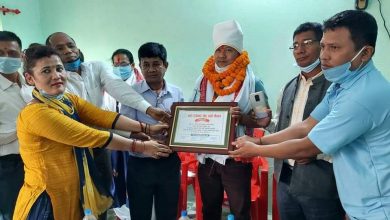 Photo of थारु पत्रकार संघ पर्साद्वारा प्रहरी निरीक्षक चौधरीको सम्मान तथा बिदाई