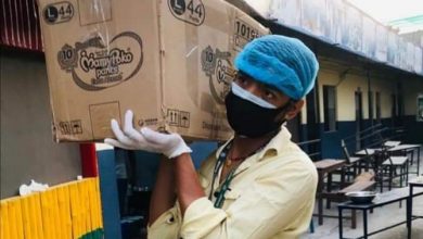 Photo of आठौं दिन पनि 100’s ग्रुप पर्सा द्वारा नि:शुल्क भोजन बितरण ।