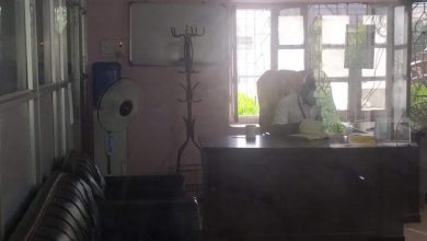 Photo of बिरगंज महानगरको शिक्षा शाखा प्रमुखलाई विद्यार्थीले कार्यकक्षमै थुने( भिडियो सहित )