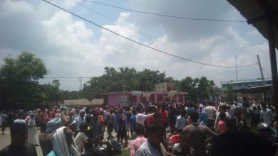 Photo of रौतहटको मौलापुर नगरपालिकाको नगर सभामा दोहोरो झडप, प्रहरीद्वारा दर्जनौं अश्रुग्यास प्रहार