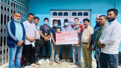 Photo of ढुवानी व्यवसायीद्धारा हेलम्बु गाउँपालिकालाई ४ लाख ११ हजार सहयोग