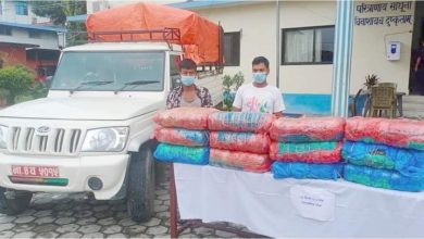 Photo of ५७ किलो ९०० ग्राम लागुऔषध गाँजा र बोलेरो पिकअप गाडी सहित २ जना मानिस प्रहरी नियन्त्रणमा ।