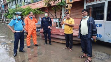 Photo of बीरगंजको मुख्य बजार जलमग्न, आपतकालिन उद्धारका लागि सडकमा नै डुङ्गा सञ्चालन