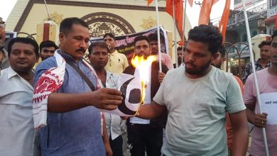 Photo of मन्दिरमाथी आक्रमण गरेको भन्दै पाकिस्तान बिरुद्ध वीरगन्जमा प्रदर्शन( भिडियो सहित )