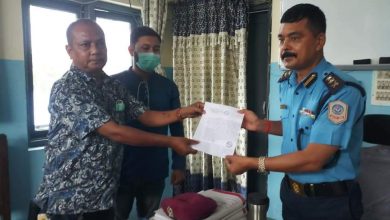 Photo of झुठो बिवरण पेश गरि नेपाली नागरिकता लिन सफल भारतीय नागरिक सीता पटेलद्वारा फोनिज पर्साका अध्यक्ष दिलिप प्रधानको चरित्र हत्या हुने गरि गतिविधि गरेकोले कार्वाहीको माग गर्दै फोनिज पर्साद्वारा जिल्ला प्रहरी कार्यालय पर्सालाई ज्ञापनपत्र ।