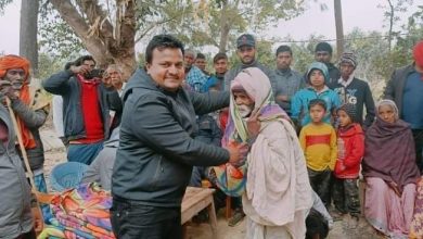 Photo of वडा अध्यक्ष आलम द्वारा विपन्न परिवारलाई कम्बल वितरण