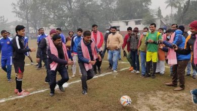 Photo of कालिका टाईम्स दैनिक पत्रीकाको प्रथम बार्षिकोत्सवको अवसरमा भएको मैत्रीपूर्ण फुटबल प्रतियोगितामा ७-३ गोल अन्तरले पत्रकार टोलि बिजयि ।