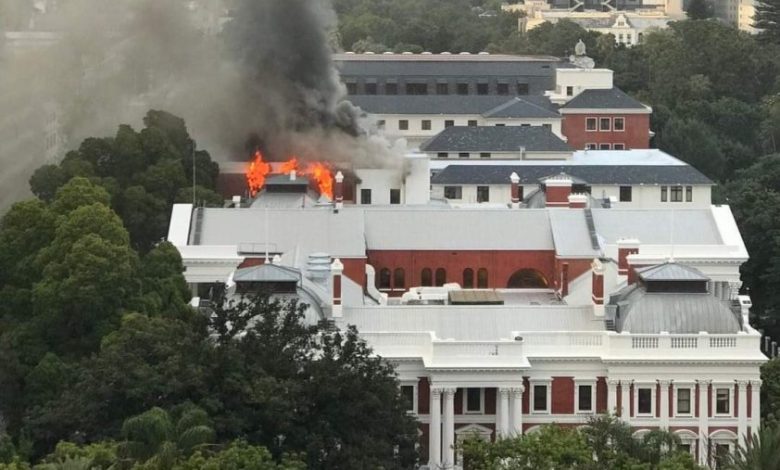 Photo of दक्षिण अफ्रिकाको संसद् भवनमा आगलागी