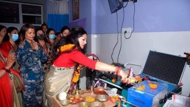 Photo of ११२ औं अन्तर्राष्ट्रिय नारि दिवसको अवसरमा सशस्त्र प्रहरी परिवार महिला संघद्धारा नेपाल एपीएफ अस्पताललाई पाठेघरको चेकजाँच गर्ने मेसीन प्रदान ।