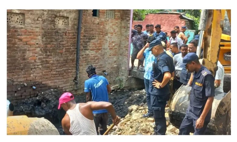 Photo of वीरगन्जमा नाला सफा गर्दा भेटियो १०५ राउण्ड गोली