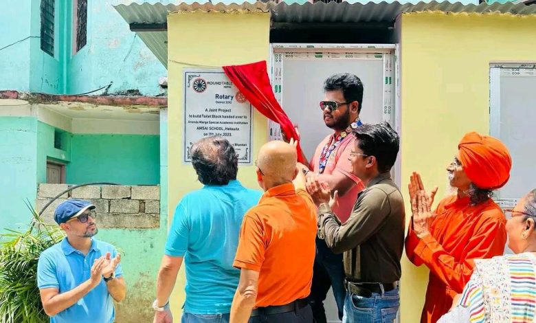 Photo of राउण्ड टेबल नेपाल र रोटरी क्लबको सहयोगमा शौचालय तथा हात धुने बेसिन हस्तान्तरण