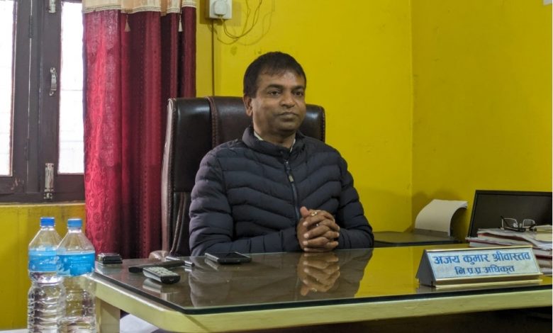 Photo of पोखरीया नगरपालिकाका अधिकृत श्रीवास्तव द्वारा भ्रष्टाचार गरेको प्रमाण देखाउन पत्रकारलाई चुनौती