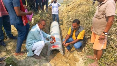 Photo of नेपाली कांग्रेसका विकास प्रेमी नेता राम नारायण कुर्मिको पहलमा सरेही बाटो विस्तार