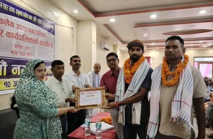 Photo of टी–२० विश्वकपमा सहभागी अनिल साहलाई कलैया उपमहानगरद्वारा १ लाख १ हजार प्रदान