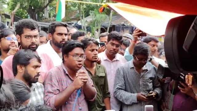 Photo of Junior doctors reached Mamata’s meeting at Kalighat
