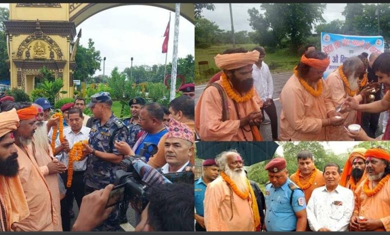 Photo of पर्यटन दिवसमा वीरगन्ज नाकामा धार्मिक पर्यटकहरुलाई गरियाे स्वागत