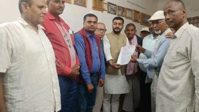 Photo of नेपाल सरकारका खानेपानी मन्त्री माननीय प्रदिप यादव लाई ज्ञापनपत्र बुझाइयो।