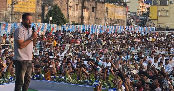 Photo of Cricketer and MP Yusuf Pathan campaigning for votes