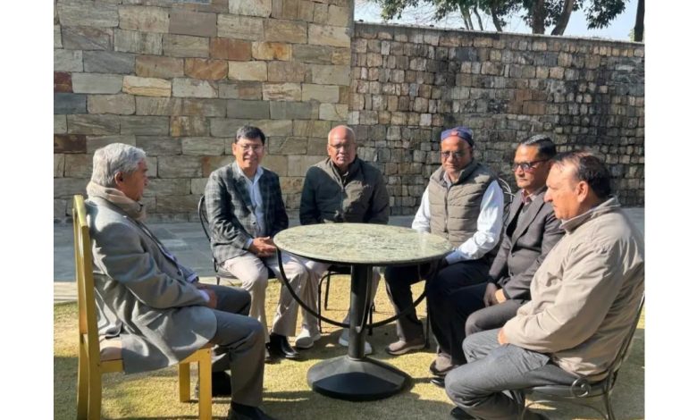 Photo of पर्साका कांग्रेस नेताहरुले सभापति देउवालाई भेटेर मधेसका किसानका समस्याबारे गराए ध्यानाकर्षण