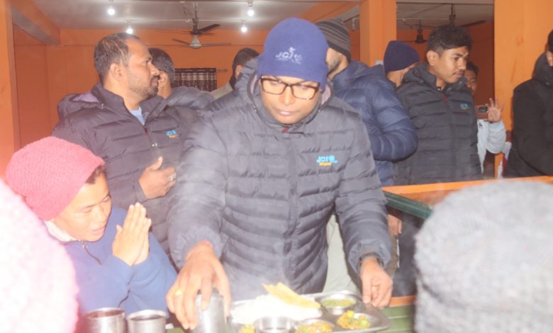 Photo of बिरगंज जेसिजको नया कार्यसमिति द्वारा मानवसेवा आश्रममा नगद तथा बिहानको भोजन सहयोग
