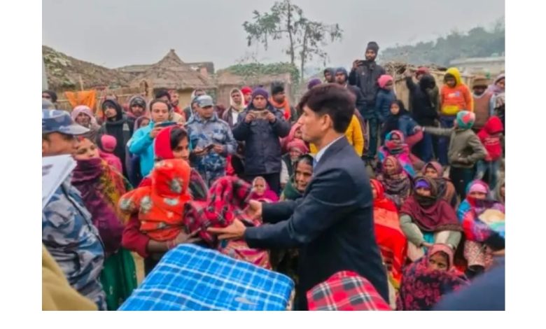 Photo of पर्साकाे क्षिसियाडीमा विपन्न परिवारका २५० जनालाई कम्बल वितरण