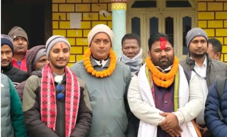 Photo of जिराभवानी गाउँपालिकामा जनप्रतिनिधिद्वारा भव्य स्वागतसहित प्रमुख प्रशासकीय अधिकृत गिरीद्वारा कार्यभार सम्हाल