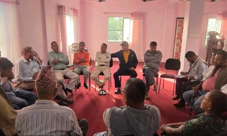 Photo of मनोज चौधरी पक्राउ प्रकरणमा सर्वदलीय बैठक, पर्सा प्रहरी प्रमुखको कार्यशैलीप्रति असन्तुष्टि