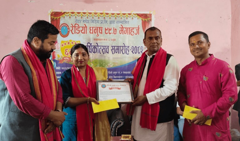 Photo of मधेस प्रदेशकै उत्कृष्ट महिला पत्रकारका रुपमा वीरगन्जकी पत्रकार माधुरी महतो सम्मानित