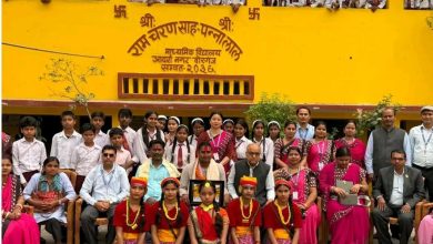 Photo of आँफुले पढेको विद्यालयमा पुगेर नवनिर्वाचित सांसद सुशील कानुले गुरुजनबाट लिए आशीर्वाद