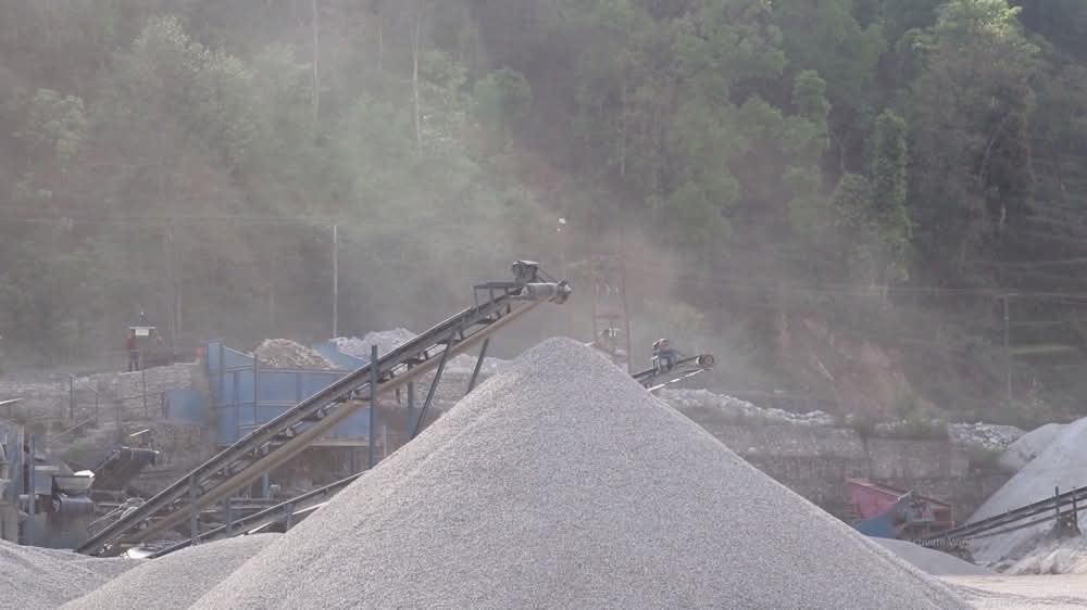 Photo of क्रसर उद्योगको अन्धाधुन्ध उत्खननले सुक्दै मेलम्ची–इन्द्रावतीका फाँट, किसानको भविष्य संकटमा