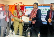 Photo of घण्टिका सांसद रामाकान्त चौरसिया भ्रष्टाचार मुद्दाका प्रतिवादी सुरेन्द्र चौरसियासँग देखिँदा विवाद चर्कियो