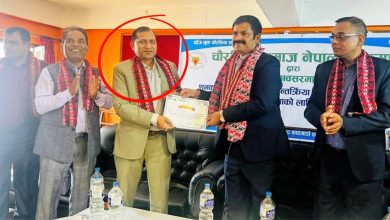 Photo of घण्टिका सांसद रामाकान्त चौरसिया भ्रष्टाचार मुद्दाका प्रतिवादी सुरेन्द्र चौरसियासँग देखिँदा विवाद चर्कियो