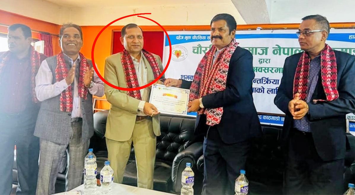 Photo of घण्टिका सांसद रामाकान्त चौरसिया भ्रष्टाचार मुद्दाका प्रतिवादी सुरेन्द्र चौरसियासँग देखिँदा विवाद चर्कियो