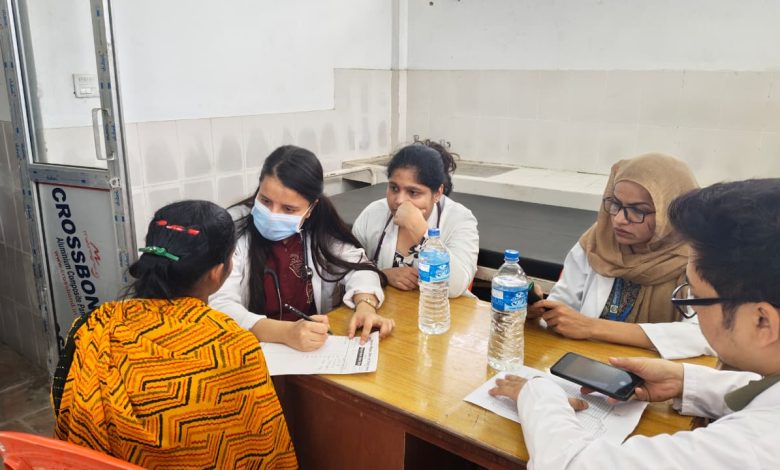 Photo of नेशनल मेडिकल कलेजद्वारा आदर्श कोतवाल गाउँपालिकामा “निःशुल्क बृहत स्वास्थ्य शिविर” सम्पन्न, १०८२ बिरामी लाभान्वित तथा स्वास्थ्य सम्झौता हस्ताक्षर