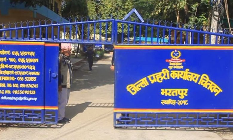 Photo of चितवन प्रहरीमा ‘घुमुवा’ हेरफेरको तरंग : चर्चित असई हरि भट्टराई हटाइएपछि प्रहरीभित्रै तरंग, नयाँ एसपीको ‘क्लिनअप अभियान’ सुरु ?
