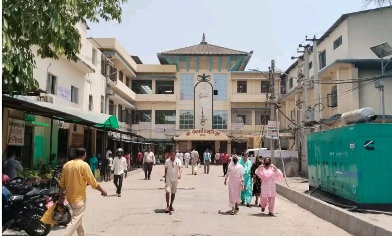 Photo of नारायणी अस्पताल मृत्यु प्रकरण: ५ स्वास्थ्यकर्मी एक साताका लागि निलम्बित, ६ सदस्यीय छानबिन समिति गठन