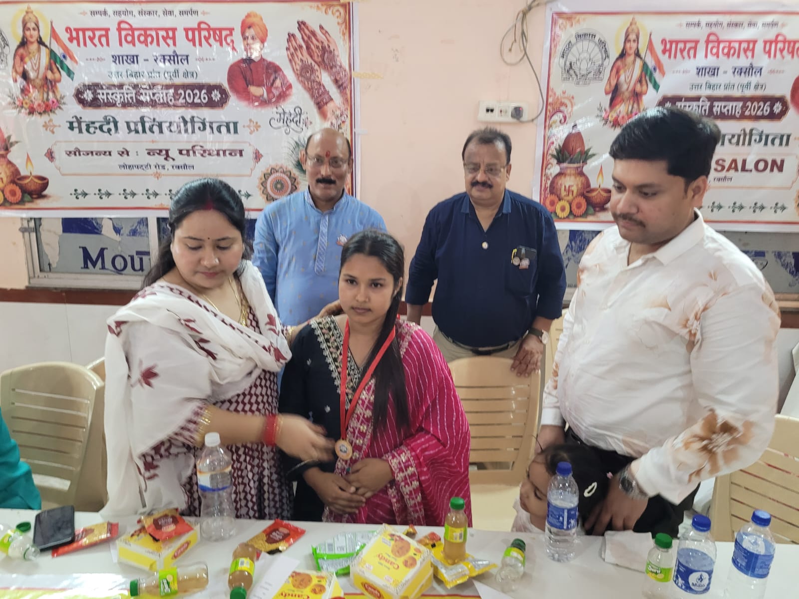 Photo of भारत विकास परिषद्को मेहेन्दी प्रतियोगितामा छात्रा तथा महिलाहरूको सिर्जनात्मक प्रतिभा प्रदर्शन