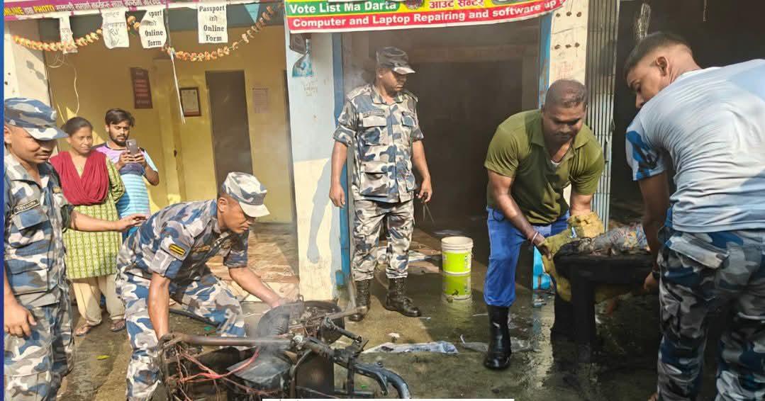 Photo of ई–स्कुटरमा आगलागी प्रकरण : प्रशासनको दुई पटकको बोलावट पनि बेवास्ता गर्दै कुशवाहा मोटर्स अनुपस्थित, पीडितद्वारा क्षतिपूर्ति र कारबाहीको माग
