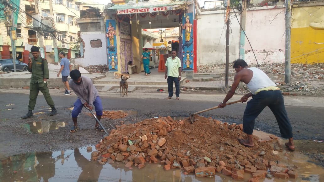 Photo of सडक विस्तारसँगै वीरगञ्जमा खाल्डाखुल्डी पुर्ने र अव्यवस्थित तार हटाउने अभियान तीव्र