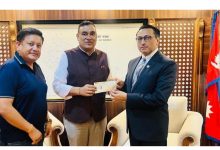 Photo of भोटेकोशी बाढीपीडितका लागि जगदम्बा इन्टरप्राइजेजको ५१ लाख सहयोग, निर्देशक रुङ्गटाद्वारा अर्थमन्त्री वाग्लेलाई चेक हस्तान्तरण