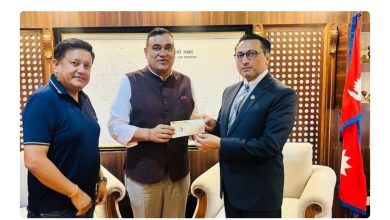 Photo of भोटेकोशी बाढीपीडितका लागि जगदम्बा इन्टरप्राइजेजको ५१ लाख सहयोग, निर्देशक रुङ्गटाद्वारा अर्थमन्त्री वाग्लेलाई चेक हस्तान्तरण