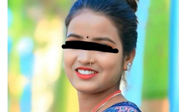 Photo of चोरीका ५९ थान मोबाइलसहित ५ जना पक्राउ, वीरगञ्जकी टिकटक कलाकार दीपमाला पटेल पनि प्रहरी नियन्त्रणमा
